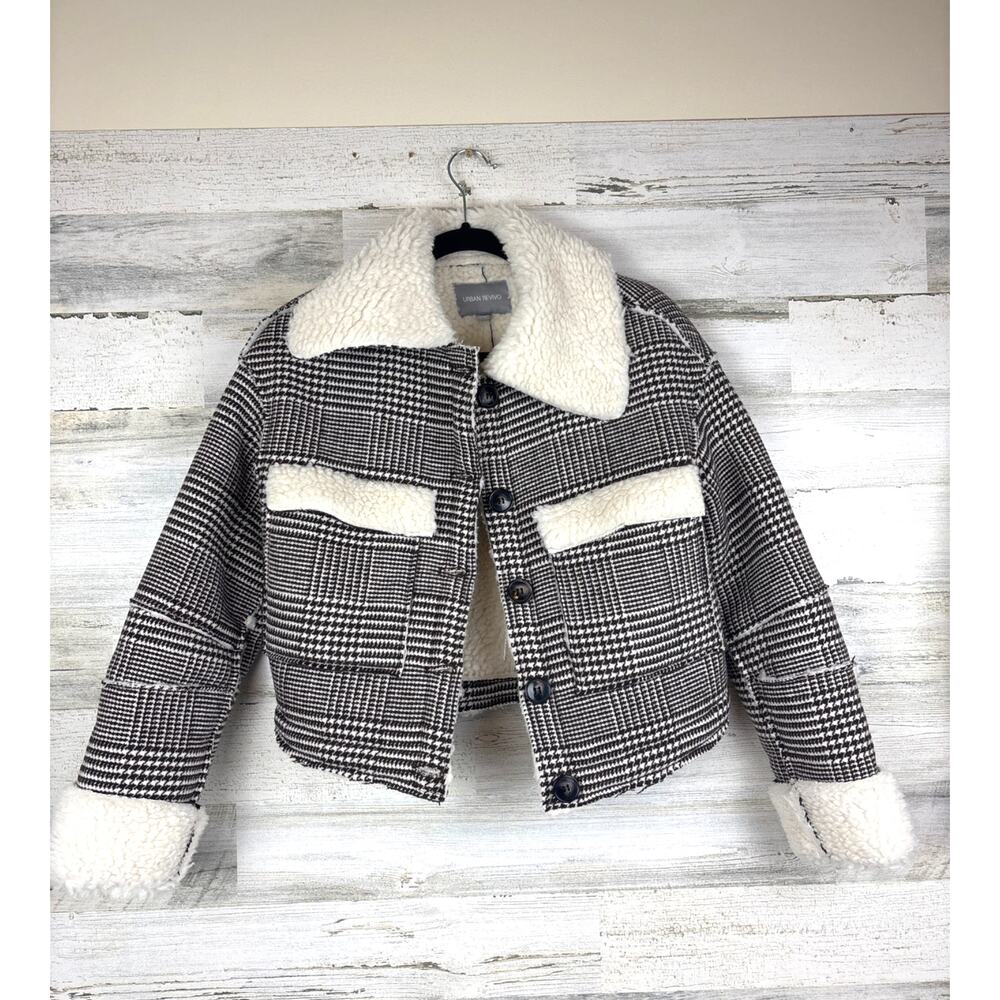 Urban Revivo Womens 4 Black Cream Fleece-Lined Cropped Button-Up Coat Jacket